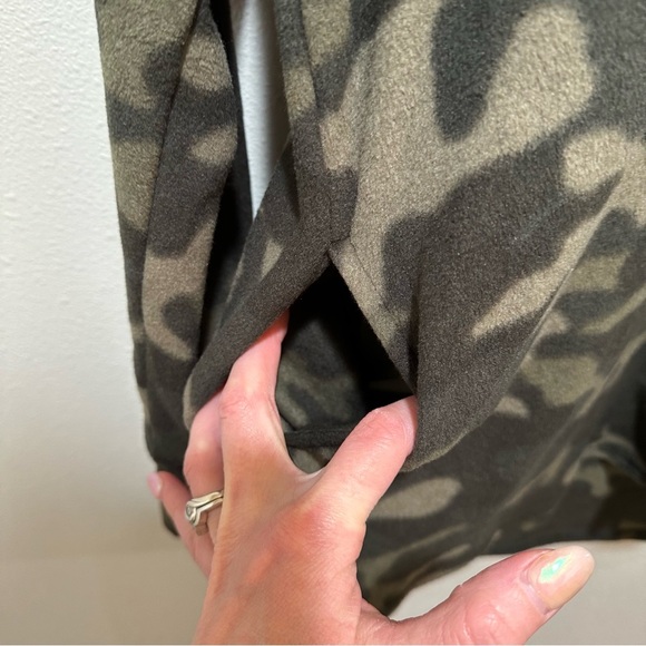Cuddl Duds Camo Cardigan - Picture 6 of 7